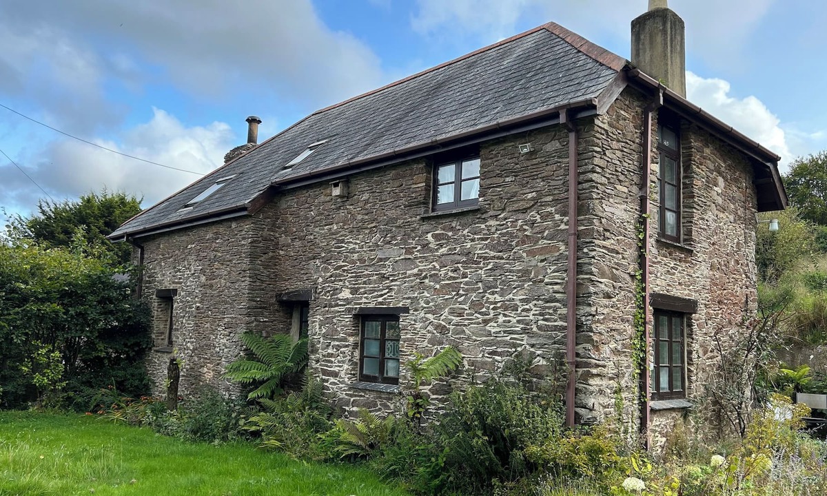 Totnes House | Barn conversion situated in a small hamlet surrounded by beautiful countryside.