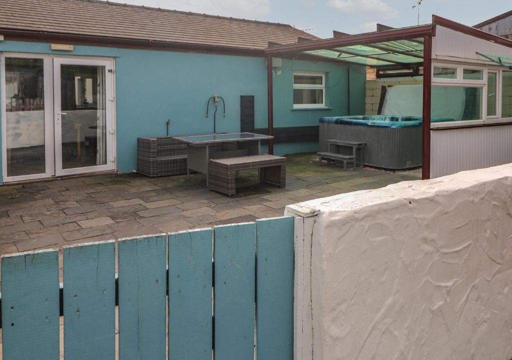 Llanybri House | Barn Cottage