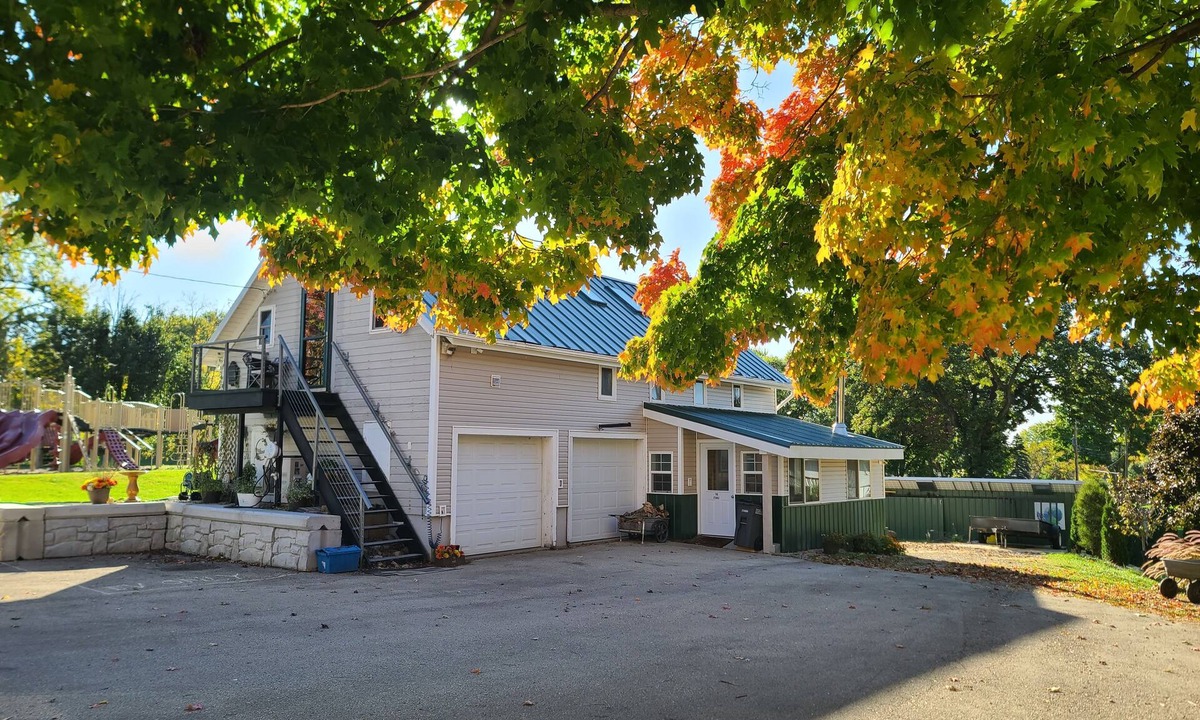 Dubuque House | Barn-dominium living experience w/park view, adjustable bed, 4-seasons room