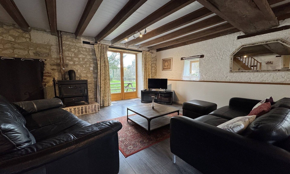 Aubigne-Racan Cottage | Barn in Aubigné-Racan with Heated Pool