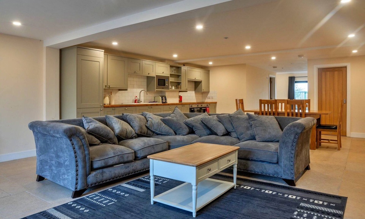 Little Rissington Cottage | Barn in Cotswolds with Private Hot Tub