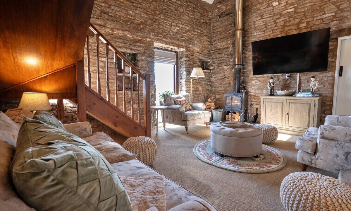 Buxton Cottage | Barn in Peak District with Countryside Views