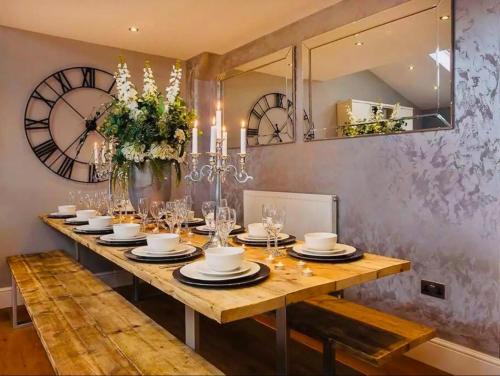 Storwood House | Barn near york with hot tub