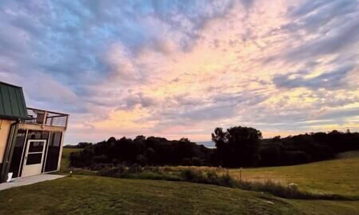 De Soto House | Barn On The Ridge/HOT TUB/Sleeps 6