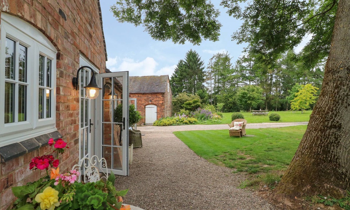 Kirk Langley Cottage | Barn Owl
