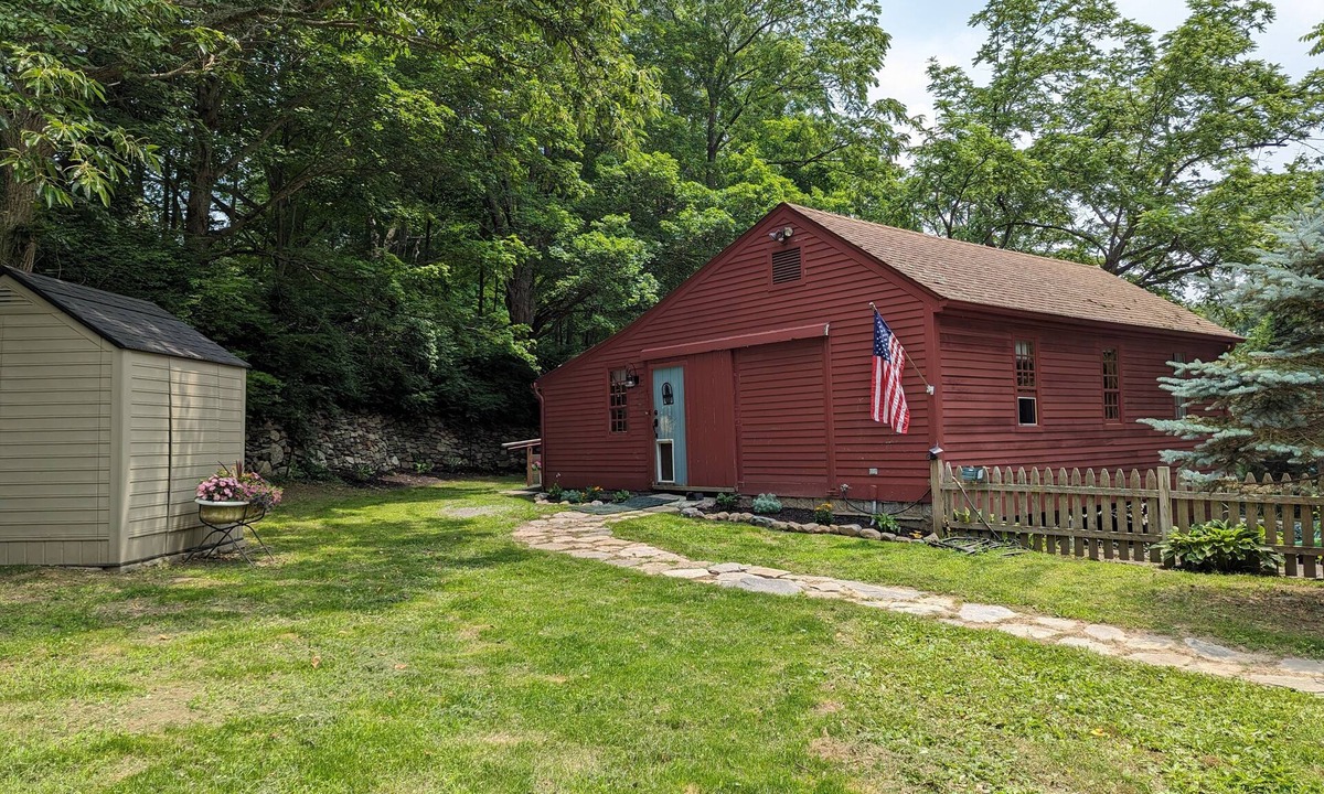 Baltic House | Barn Stay at Hanover Vineyards