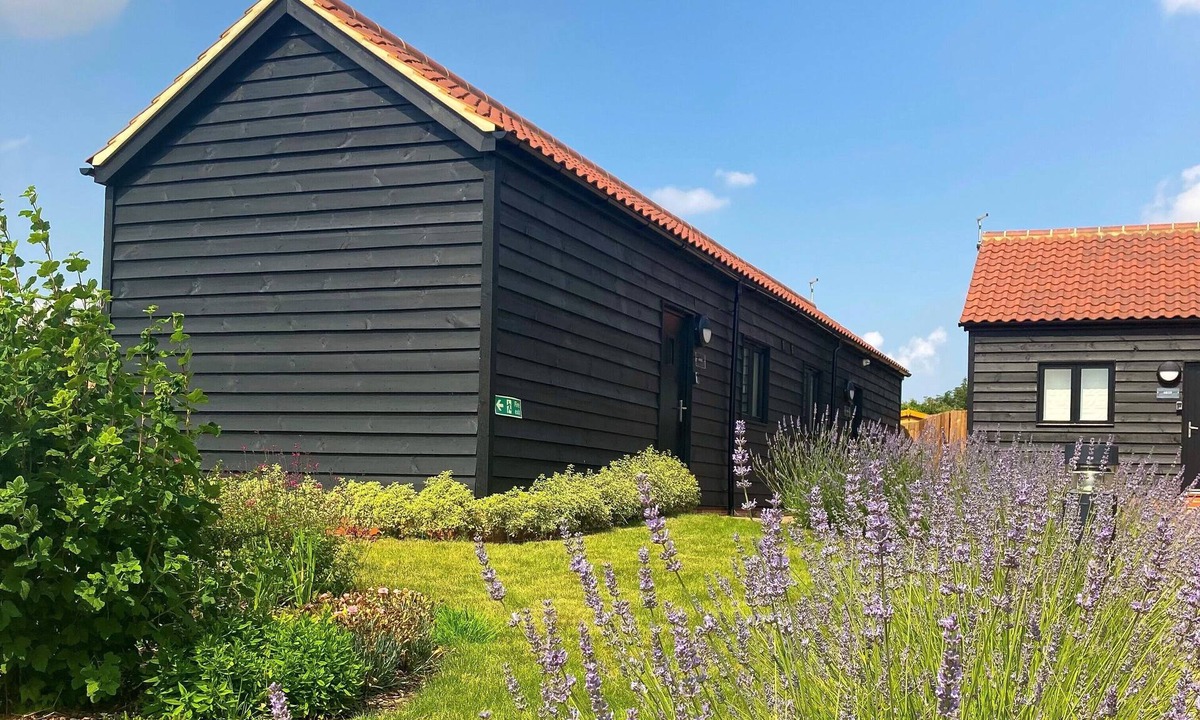 Little Stukeley House | Barn with panoramic countryside view