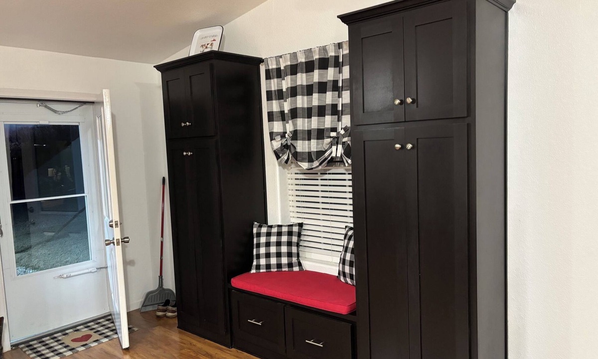 Perry House | Barndominium on the Lake-Axtell