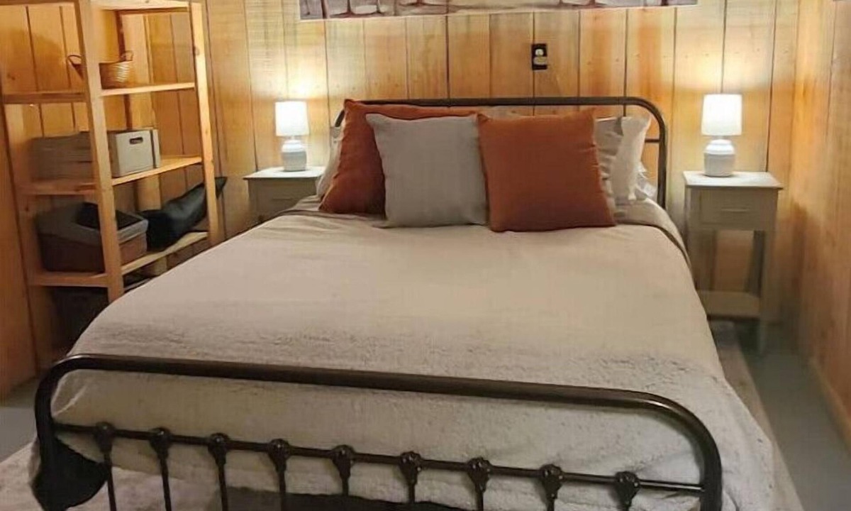 Saluda Other | Barndominium - Walk to Waterfalls - Pet Friendly - Blue Ridge Mountains