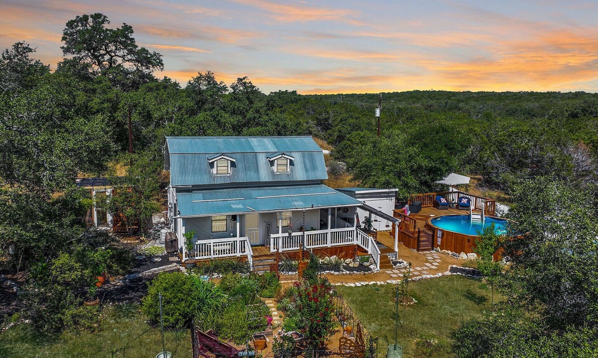 Spring Branch House | Barnhouse I Private pool,Hot tub, stargazing
