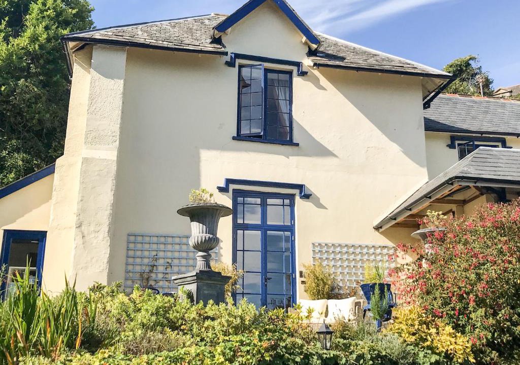 Lynton Apartment | Baronet's Quarters