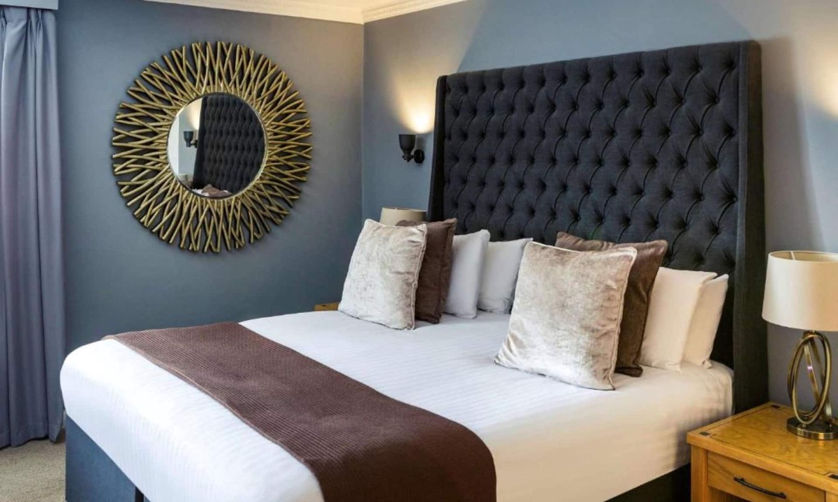 Walsall Hotel | Barons Court Hotel
