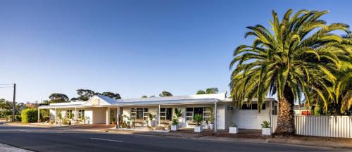 Nuriootpa Hotel | Barossa Palms Motel