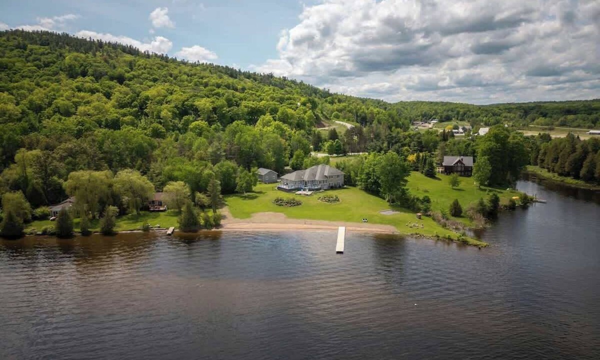 Calabogie House | Barrett Chute Lakehouse