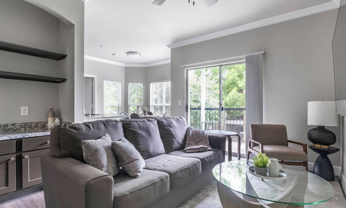 Riverpark West Apartment | Barsala l tChic 2BD Apt: Pool, Outdoor Kitchen