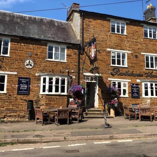 Blakesley Bed & Breakfast | Bartholomew Arms