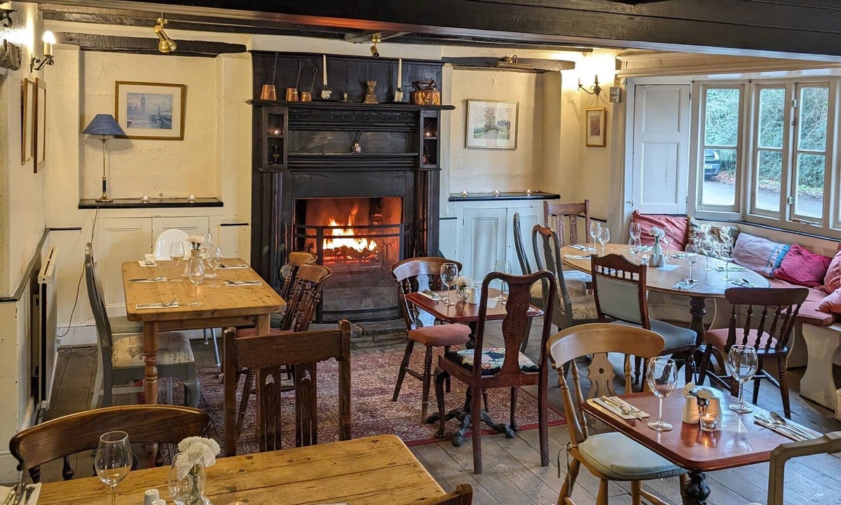 Blakesley Bed & Breakfast | Bartholomew Arms