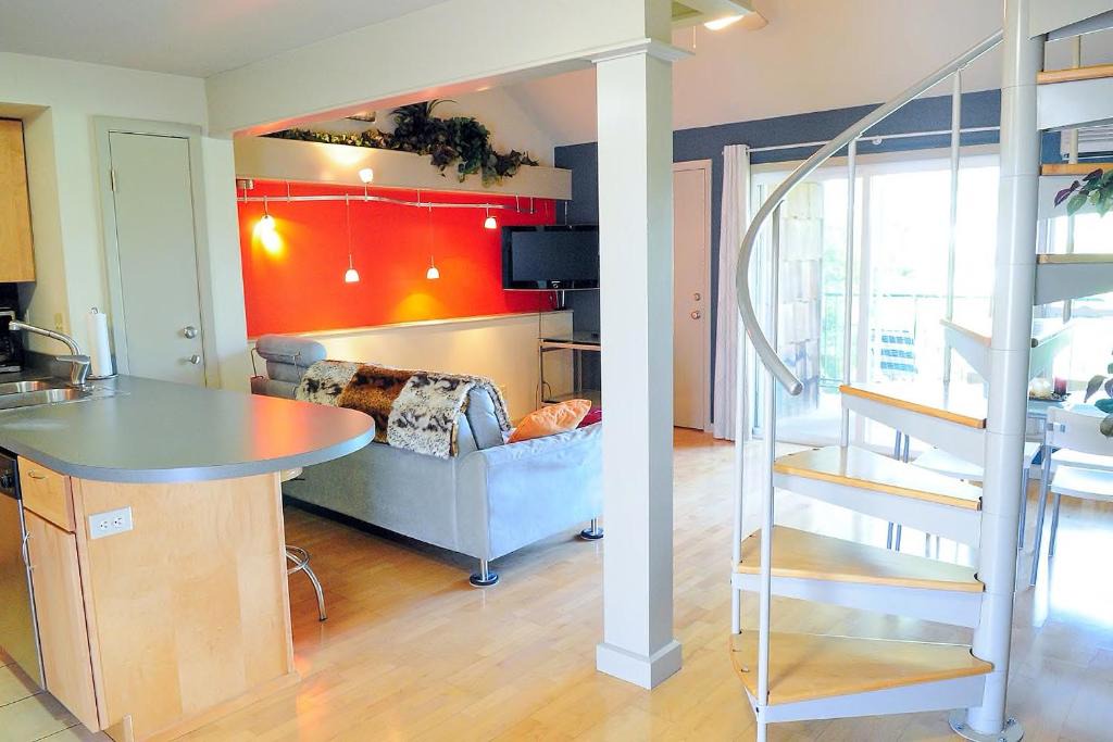 Barton Hills House | Barton Hills Condominiums