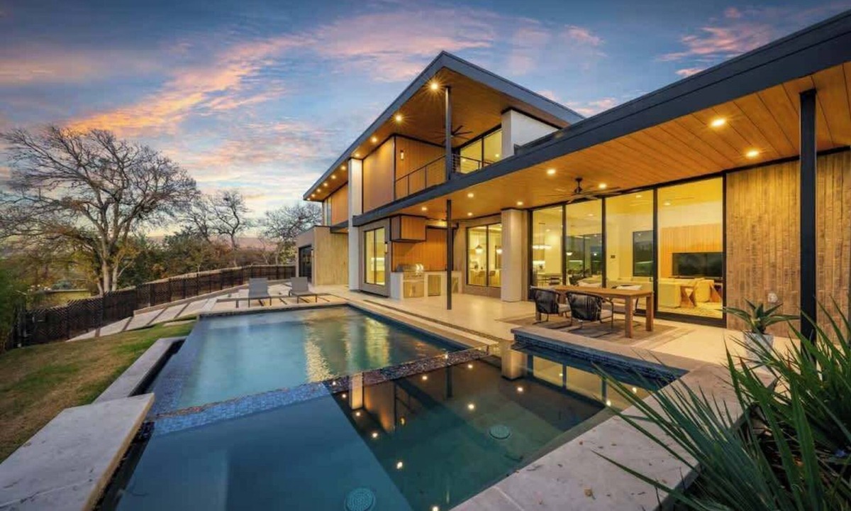Barton Hills House | Barton Springs Luxe Heated Pool Spa Sleeps 16