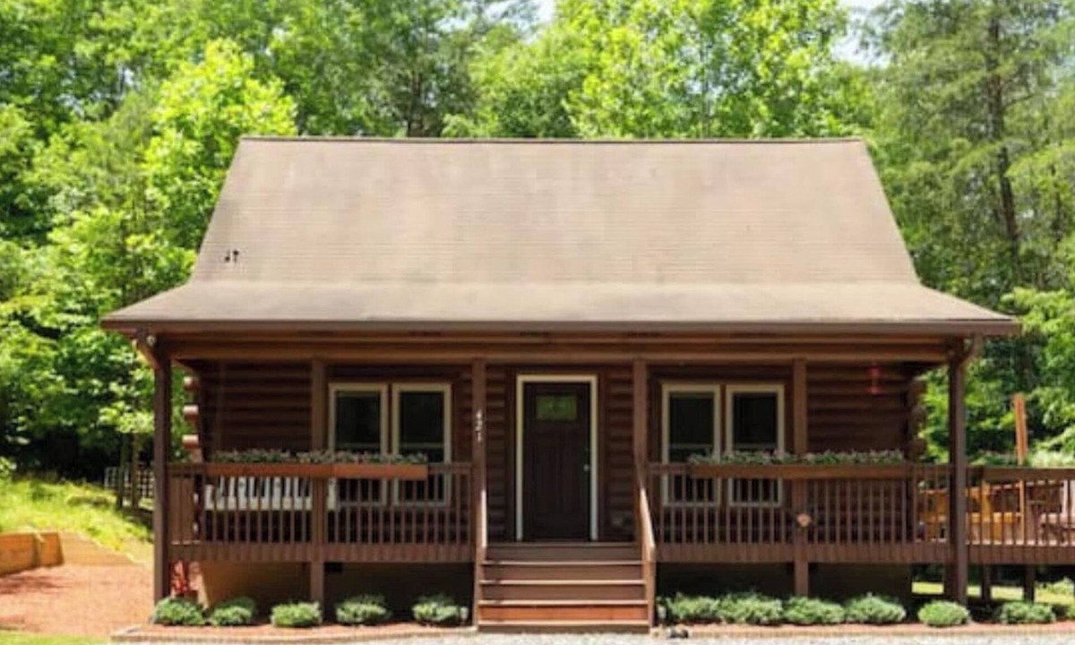 Sweetbriar Farms Cabin | Base Camp|2 Bed Cabin|Slps 6, 12 min-Rumbling Bald