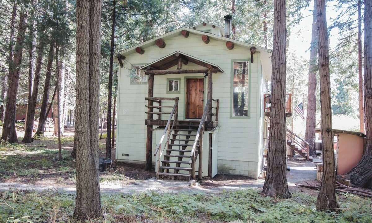 Dorrington Cabin | Base Camp Walk to Lake Spa Firepit Theatre