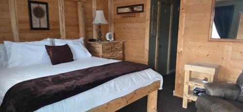 Cedaredge Cabin | Basecamp 2 at the Cedaredge Lodge