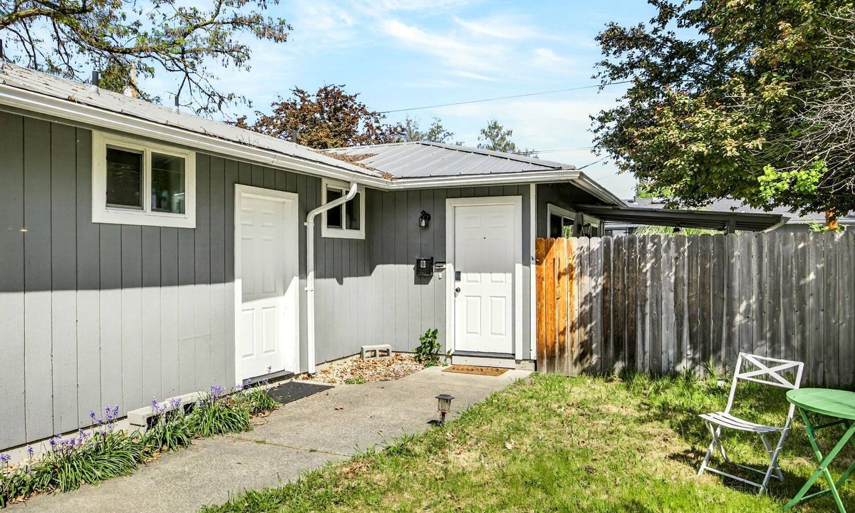 Grants Pass House | Basecamp GP Private Unit in Quiet Duplex