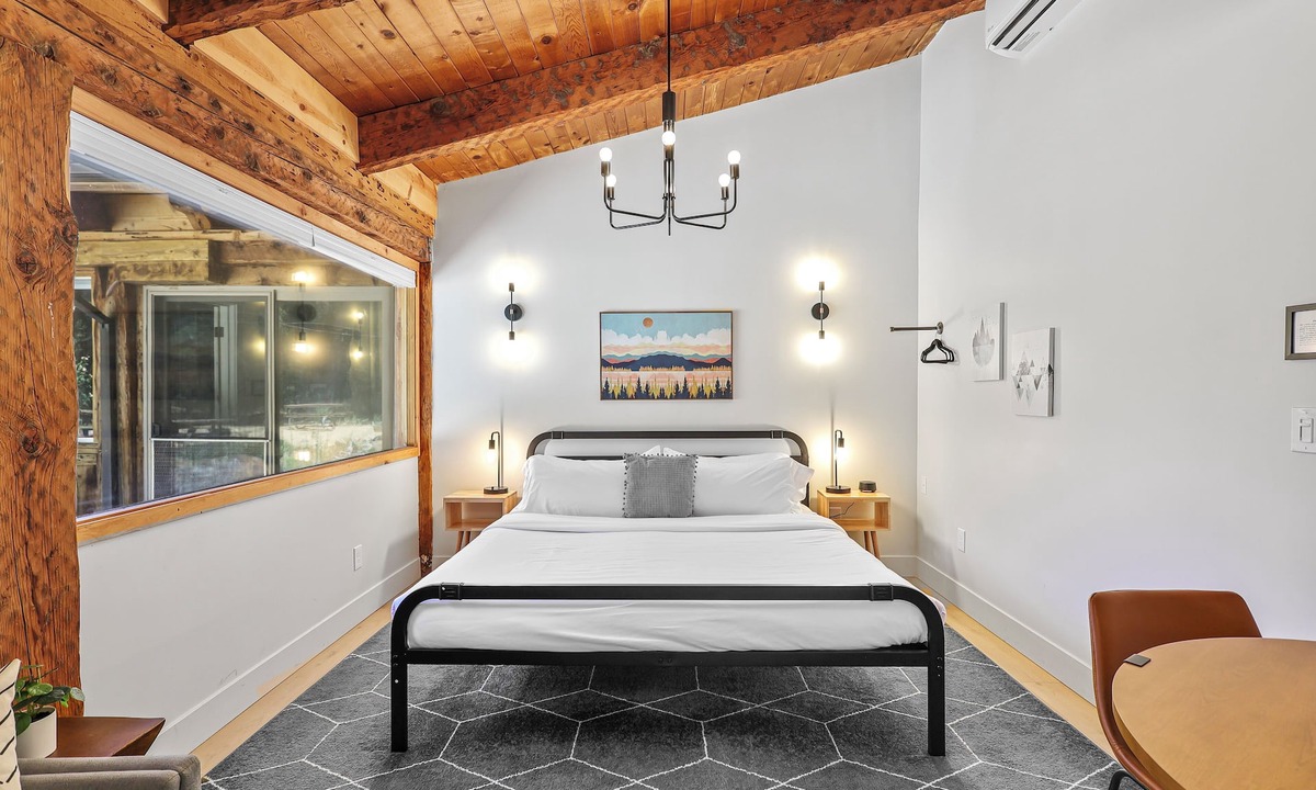 Mount Shasta Cabin | Basecamp Lodge - Cabin 3