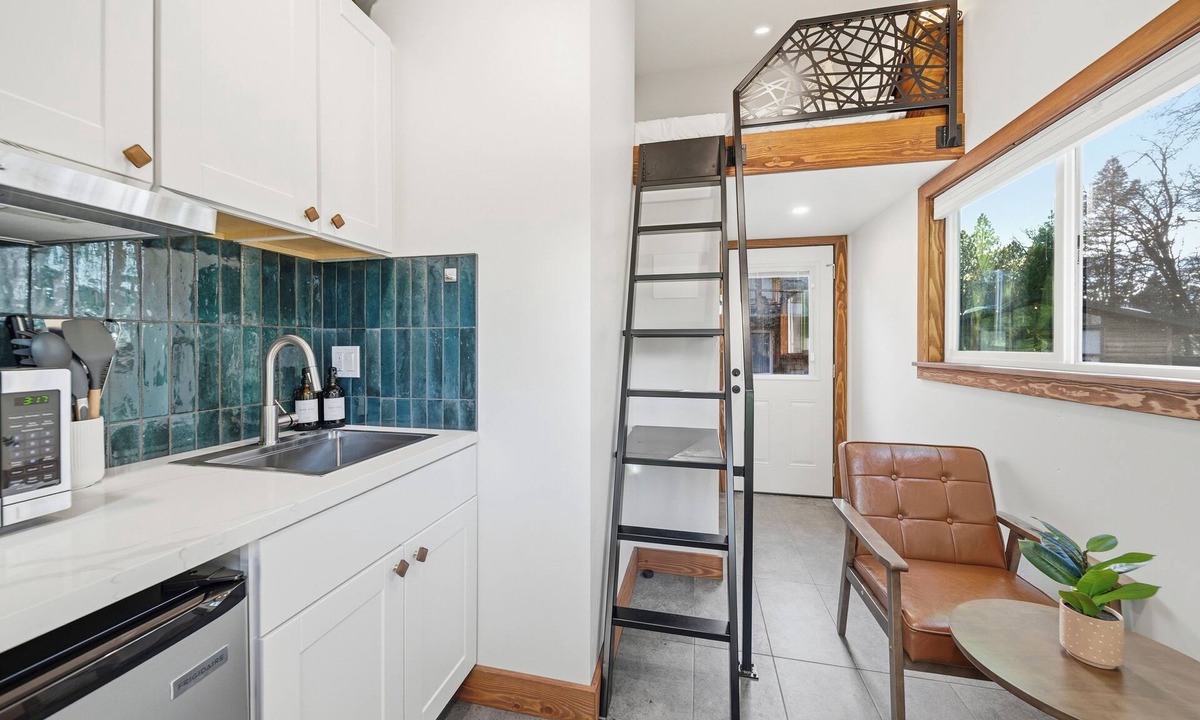 Mount Shasta Cabin | Basecamp Lodge - Cabin 9