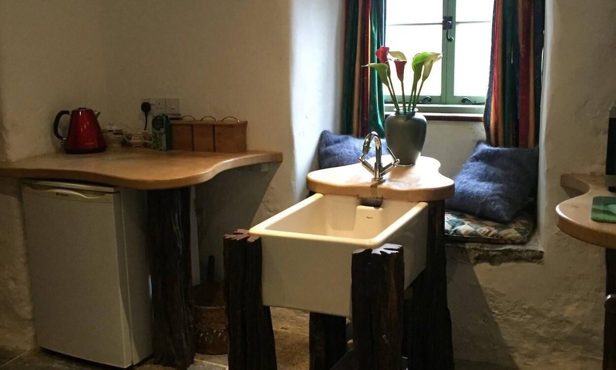 Compton Martin House | Basement Bridal Suite