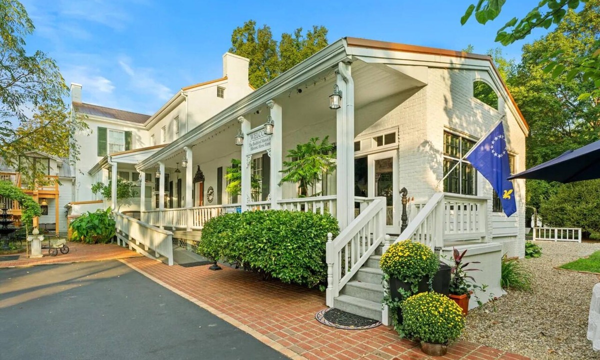 Bon Air Bed & Breakfast | Bashford Manor Inn