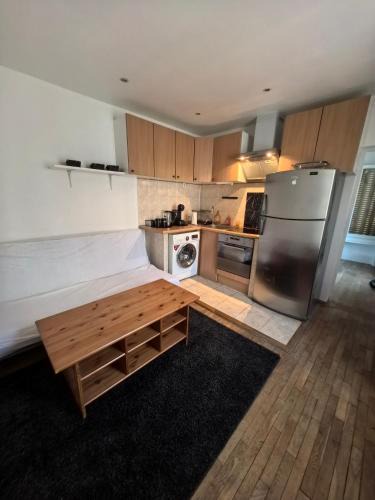 Choisy-le-Roi Apartment | Basic Cozy