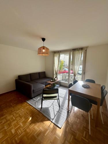 Seebach Apartment | Basic Flat with Balcony in Zurich
