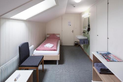 Grindelwald Cabin | Basic Rooms Jungfrau Lodge