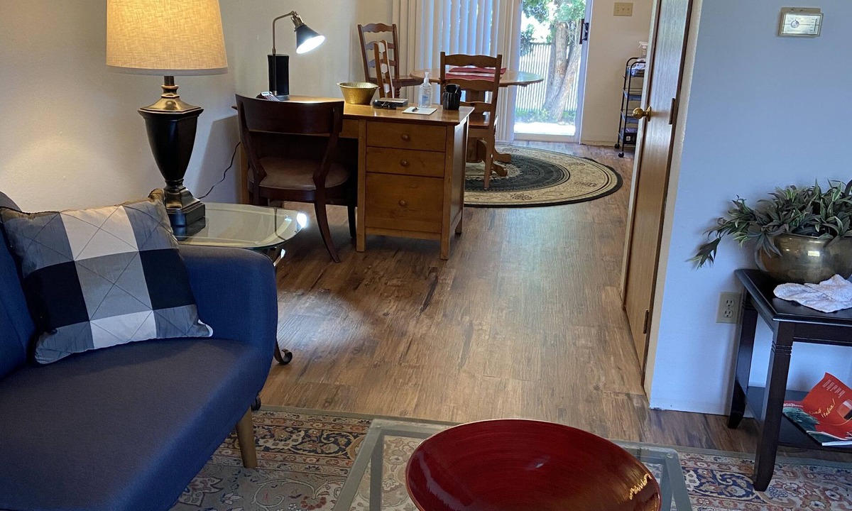 Moses Lake Apartment | Basics 90's Condo 906 Downtown Moses Lake