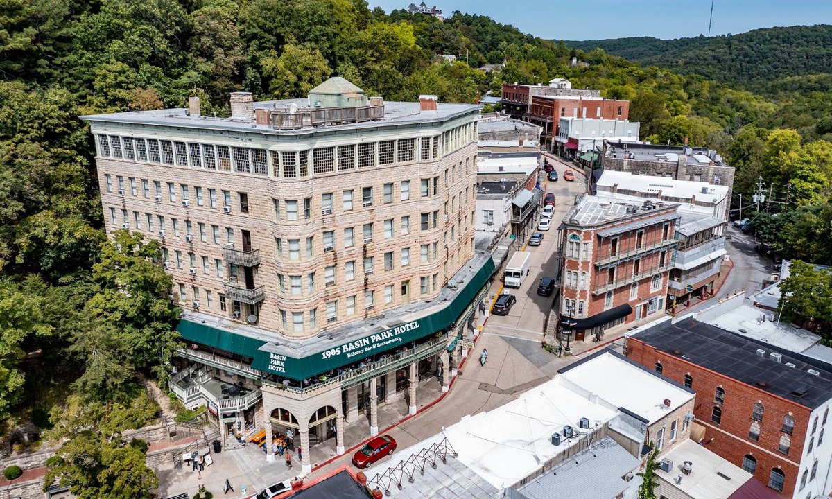 Eureka Springs Historic District Hotel | Basin Park Hotel and Spa