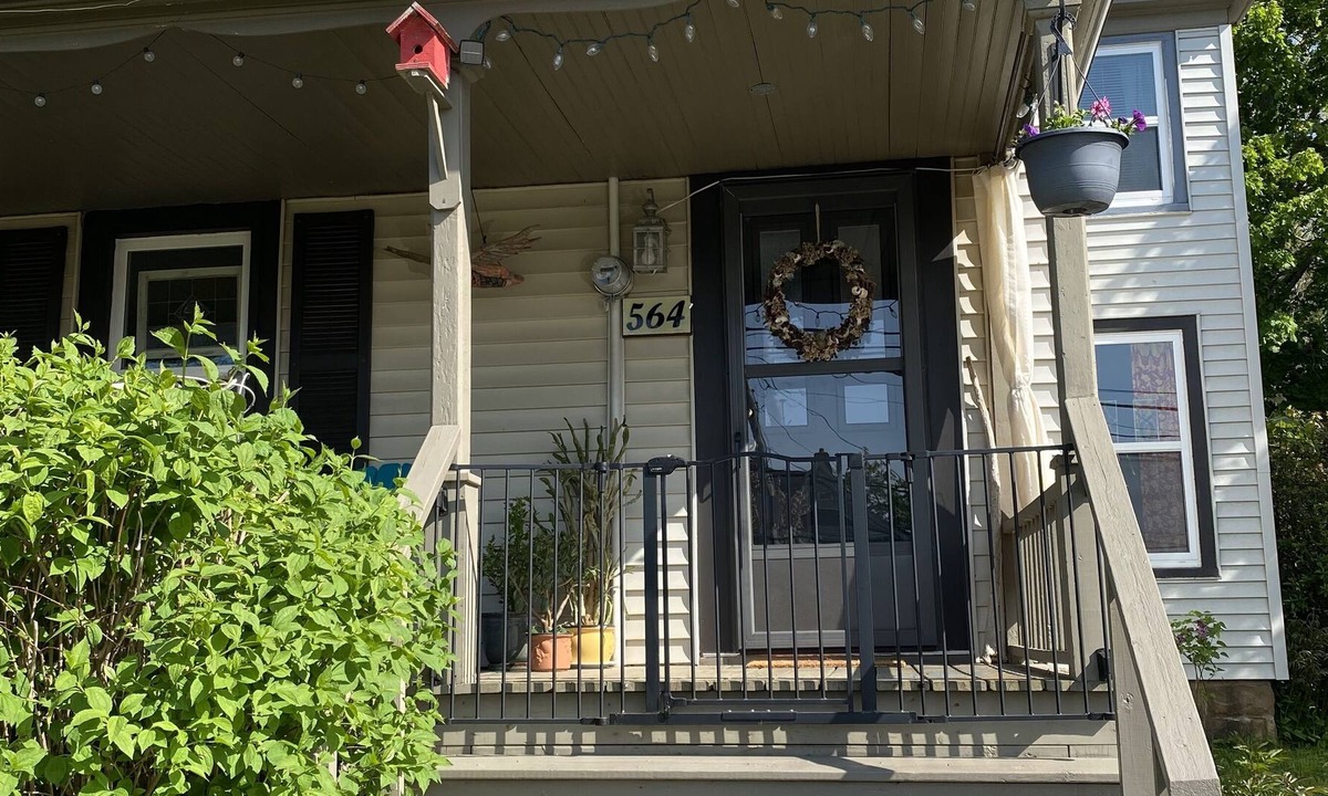 Cornwallis House | Basin view home w/art studio - steps to beach