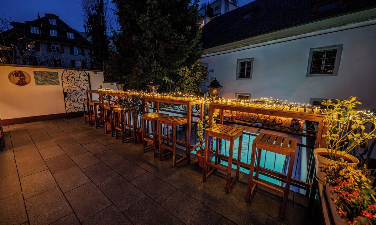 Lucerne Hotel | BASLERTOR Summer Pool Hotel