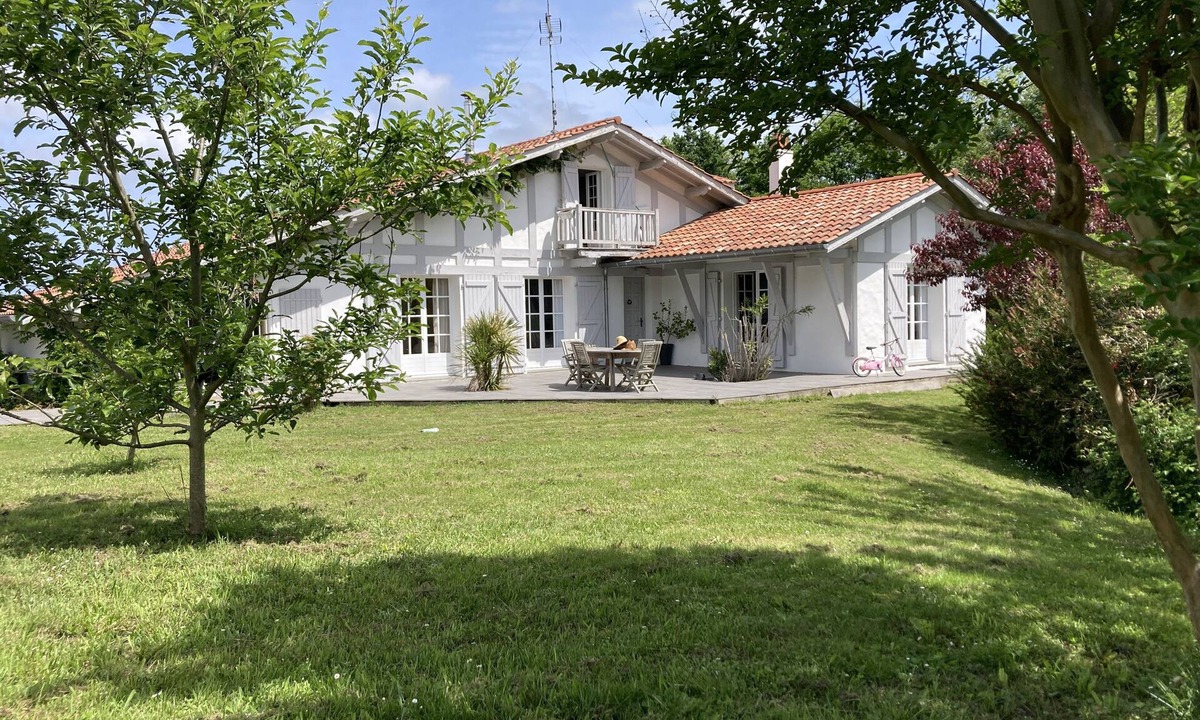 Ahetze House | Basquaise Avec Piscine Dans Écrin de Verdure à 5 min des Plages! Calme Absolu!