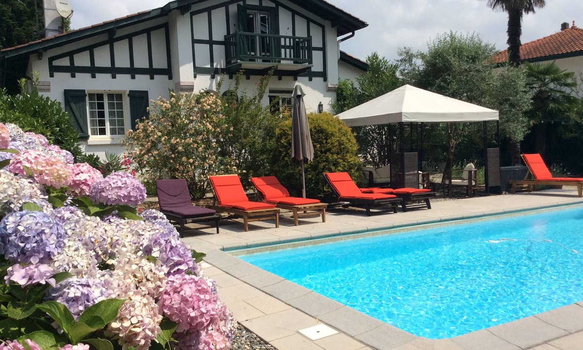 Cambo-les-Bains Villa | Basque Country, typical house between ocean and mountains