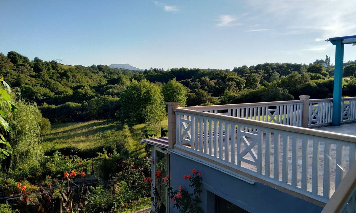 Ustaritz House | Basque villa in the countryside. Patio with a beautiful view + above-ground pool