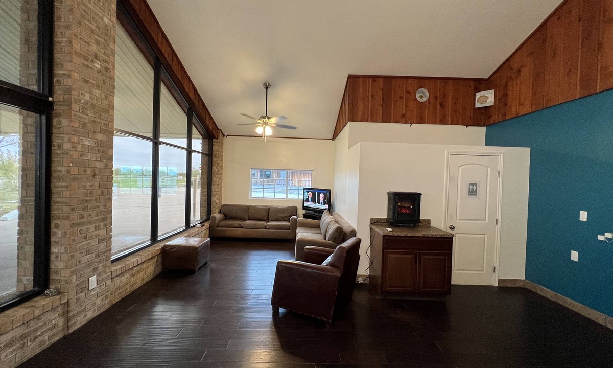 Three Rivers Hotel | Bass Inn - Choke Canyon National Park
