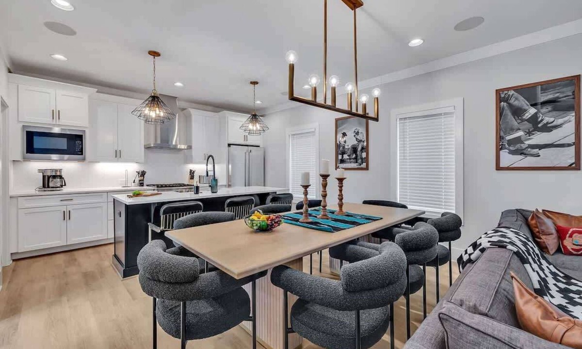 Berry Hill House | Bass - Mins to Broadway & 12 S- Gr8 Walking locat!