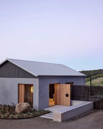 Red Hill Hotel | Bassano Red Hill