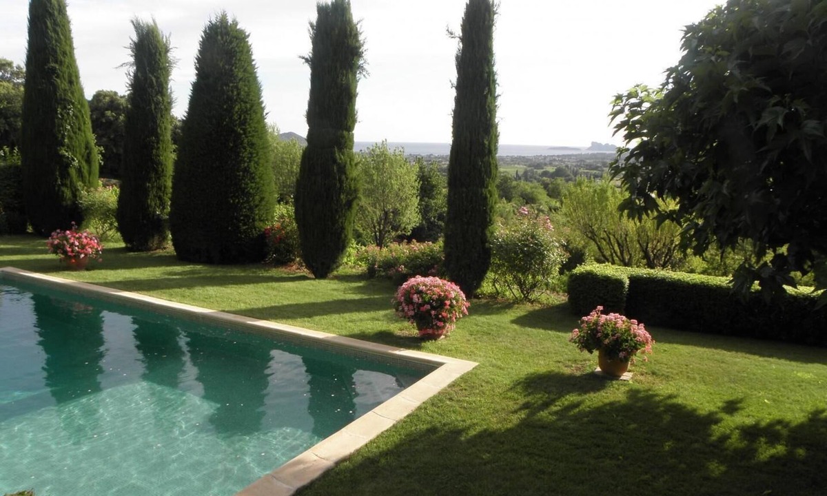 La Cadiere-d'Azur House | Bastide provençale with swimming pool and sea view - beach 5.5 km away