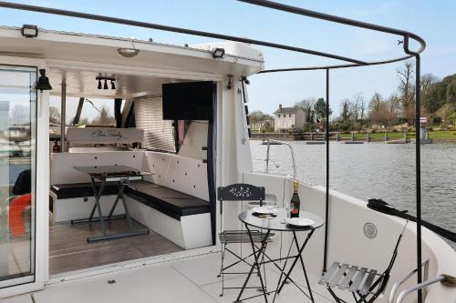 Sable-sur-Sarthe Boat Rental | Bateau Elvis