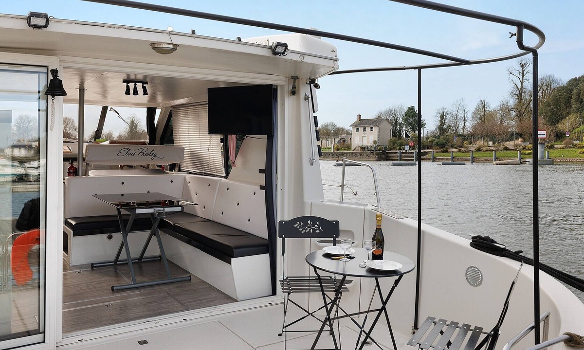 Sable-sur-Sarthe Boat Rental | 'Bateau Elvis' Houseboat with Private Terrace
