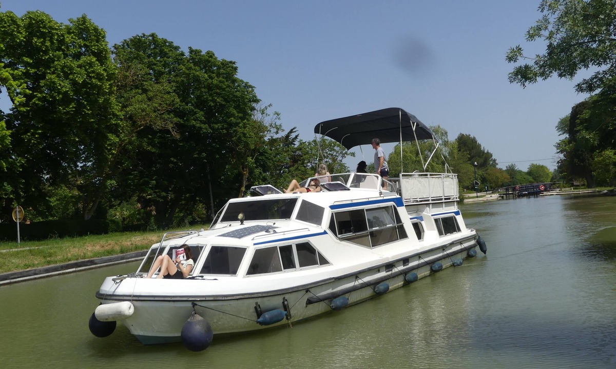 Carcassonne House | Bateau Logement