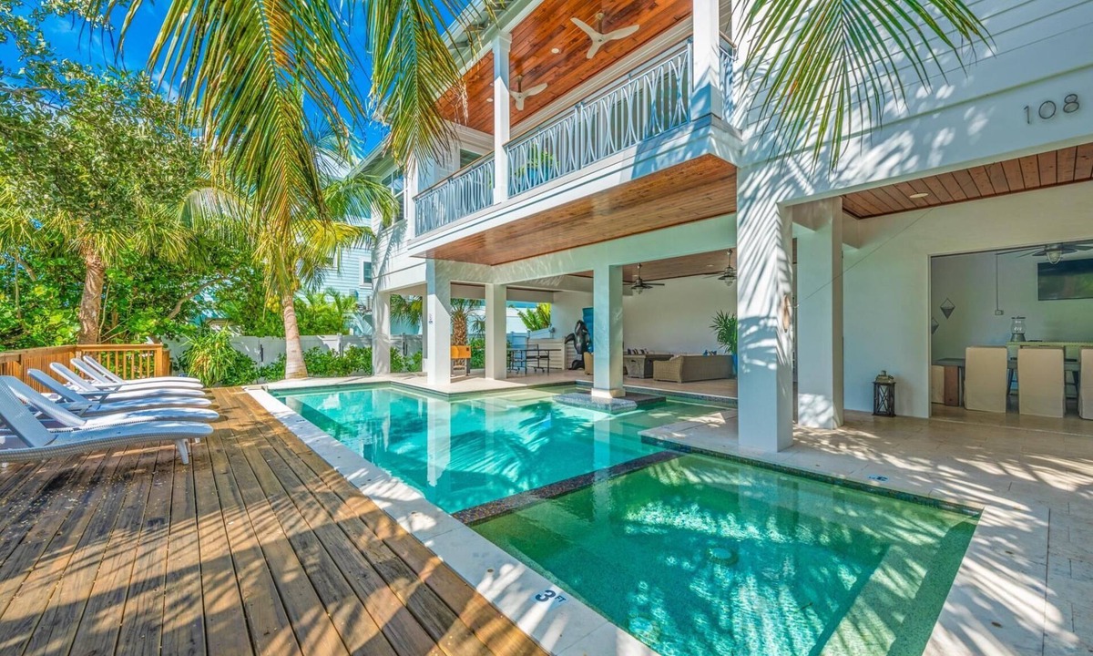 Anna Maria House | Batemans – AMI Canal-Front Luxury Home w/Pool & Private Dock