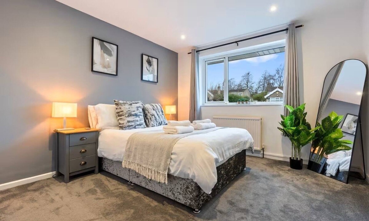 Newton St Loe House | Bath Hideaway | 2BR + Hot Tub